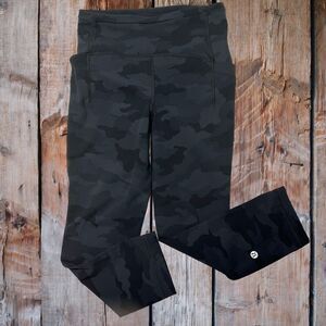 Lululemon Swift Speed High-Rise‎ Crop 21"  Heritage 365 Camo Deep Coal 4 W6BJES